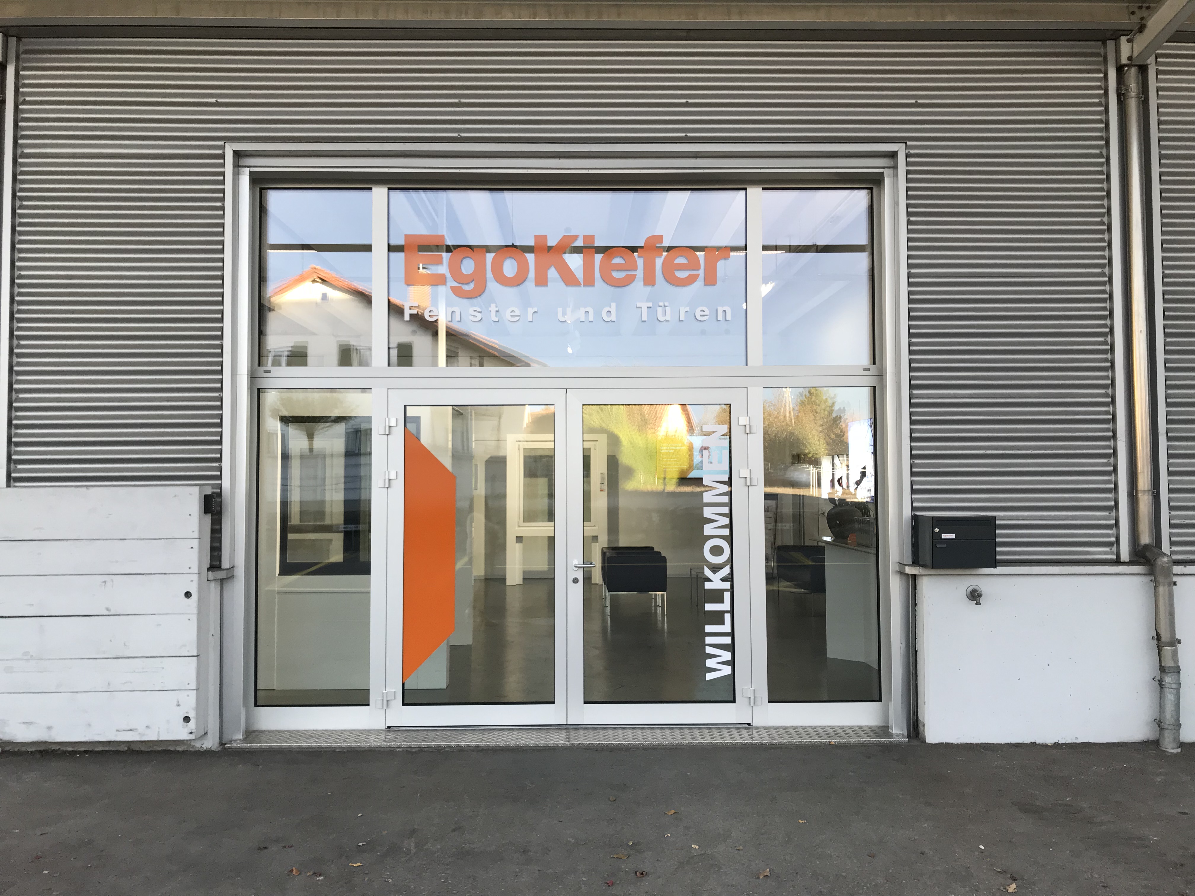 Schaufenster Beschriftung Ego Kiefer